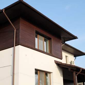 Casa de bloco de tapume de madeira