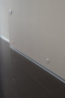Instalação do rodapé de alumínio