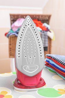 Cleaning the soleplate