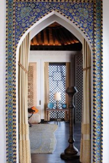 Kapı çevresinde çini