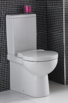 Compact toilet with oblique release