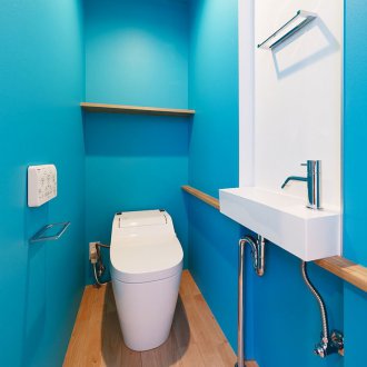 Installation of a toilet bowl compact