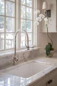 Lavabo acrílico con encimera de mármol