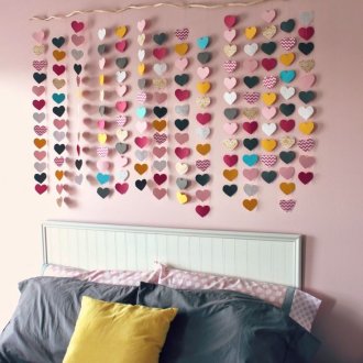 Garland of paper in the form of hearts