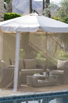 Garden umbrella with mesh