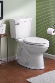 Installazione di una toilette con una presa obliqua