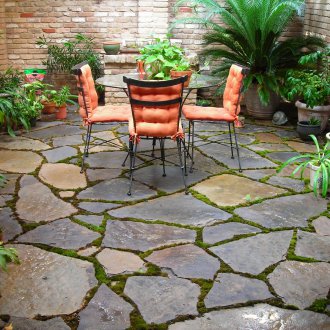 Terrazzo in pietra della casa