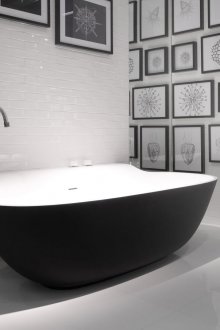 Tek renkli lavabo içermeyen küvet