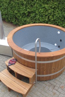 Font für eine Badewanne aus Polypropylen