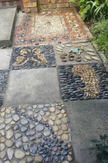 Platform of small stones