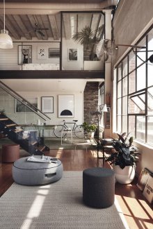 Loft stüdyoda pencereler
