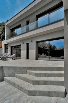Stone porch tile