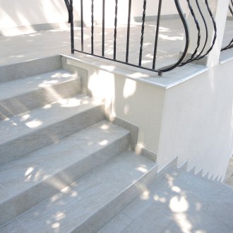 Porcelain stoneware tile