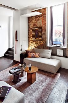 Schmales Wohnzimmer im Loft-Stil