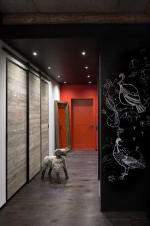 Hallway loft in red design