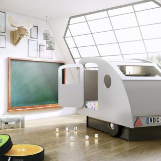 Guardería en el estilo loft con una máquina de cama