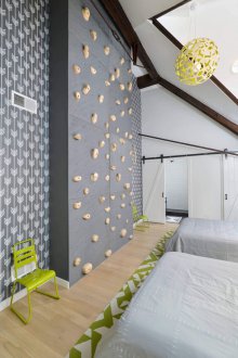 Sala de escalada en la guardería al estilo loft
