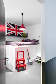 Acentos brillantes en la guardería en el estilo loft