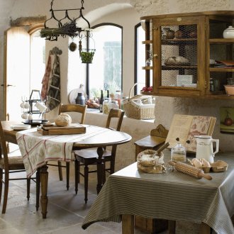 Stucco in the design of the Provencal interior