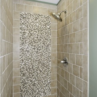 Azulejos de la pared en la ducha