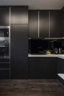 Black kitchen