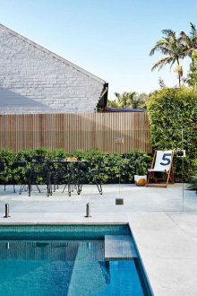 Piastrella per la piscina di una casa di campagna