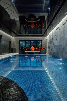 Piastrella blu per la piscina