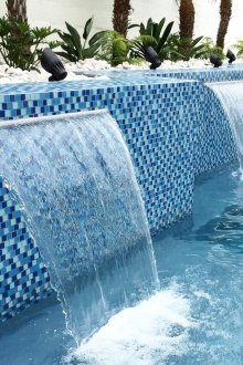 Piastrelle colorate per la piscina