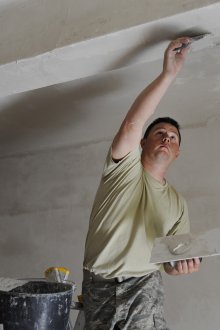 Tavanda derzler için macun