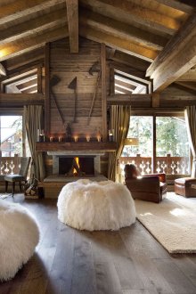 Ottomans à l'intérieur du chalet