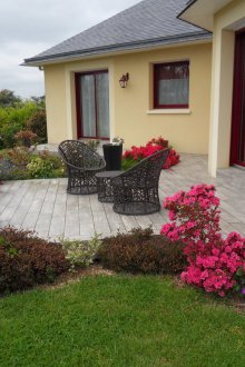 Aiuola su una terrazza estiva