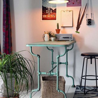7 kvm kjøkken med loftbord