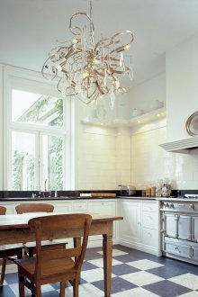 Lustre para um tecto falso na cozinha