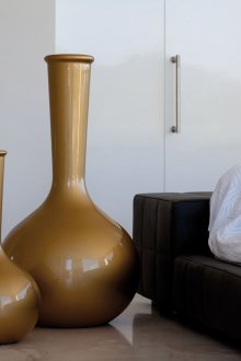 אגרטלי רצפה חומים גדולים בסלון
