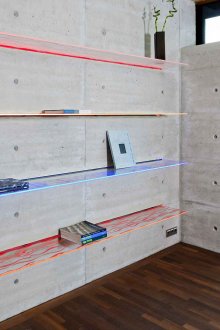Işıklı cam raflar