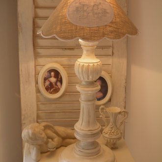 Oyma başucu lambası