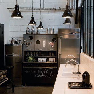 Loft tarzı mutfakta buzdolabının yeri