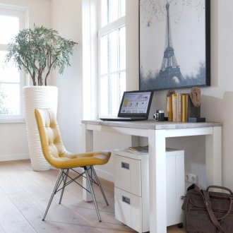 Fotos sobre la mesa en el interior