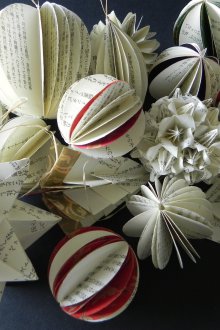 Christmas tree toys made of paper