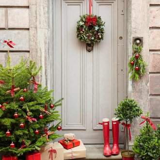 Door wreath decoration