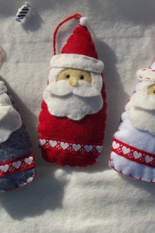 Christmas tree decorations made of felt