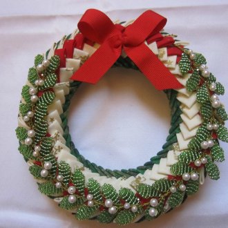 Corona de cuentas de navidad