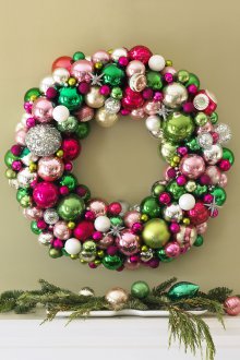 Corona de bolas de navidad