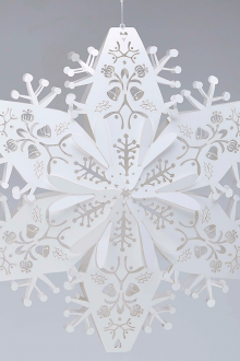 Flocos de neve de papel a céu aberto