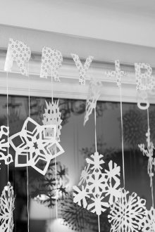 Guirlanda de flocos de neve de papel