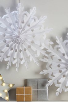 Cortar flocos de neve de papel