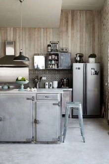 Loteng hiasan di dapur 14 meter persegi. m