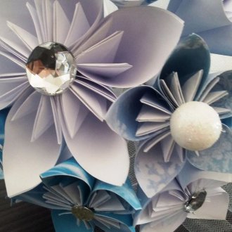 Flocos de neve de papel com strass