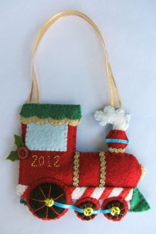 Christmas engine from felt on a Christmas tree