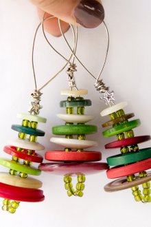 Simple christmas button decorations